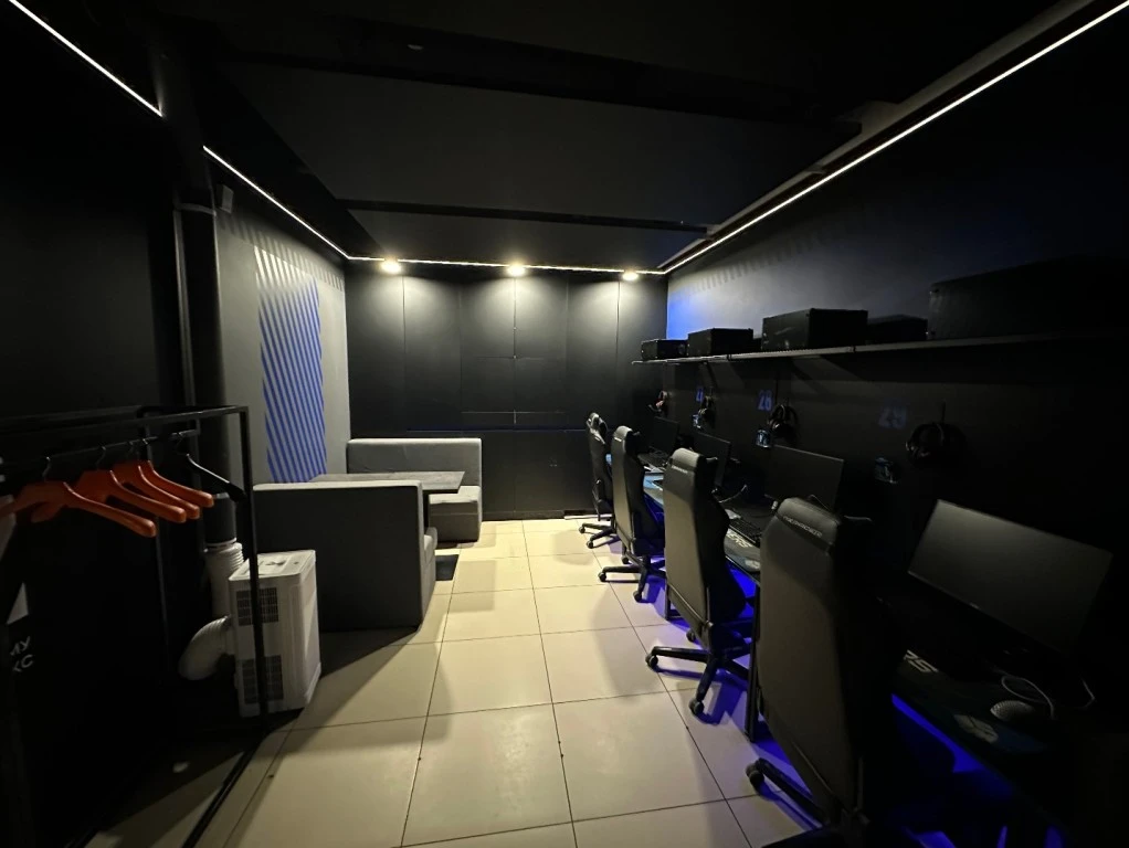 Компьютерный клуб True Gamers рядом с метро Немига