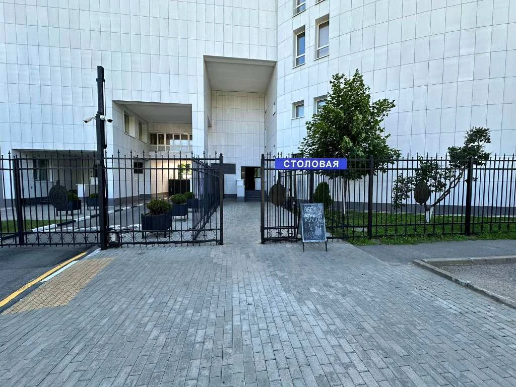 Сесть из 3 действующих объектов общепита