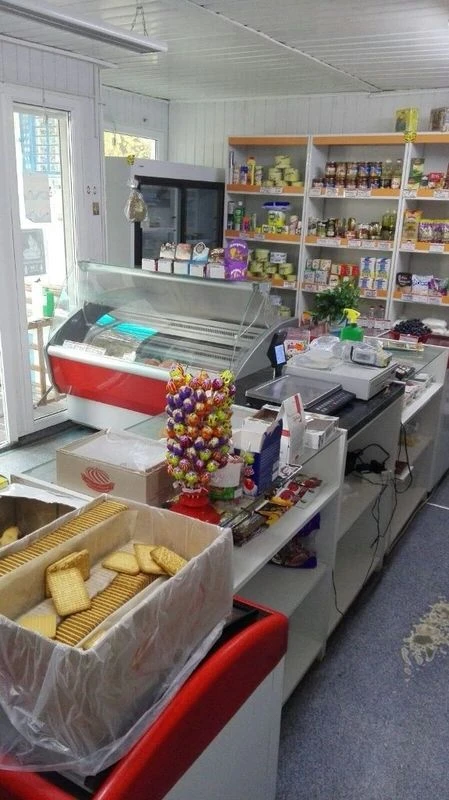 Продуктовый магазин в спальном районе